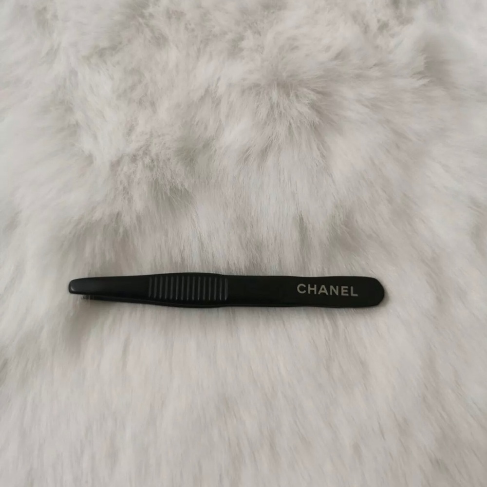 10000% AUTHENTIC CHANEL Mini Micro Makeup Tweezer…